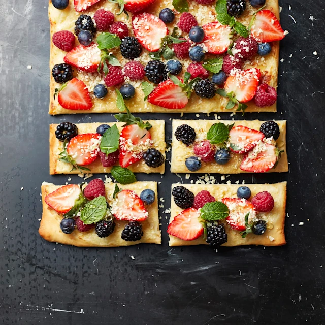 Grillad bärpizza "Söt flammkuchen"