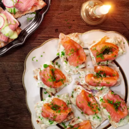 Messmörsnittar med rökt lax