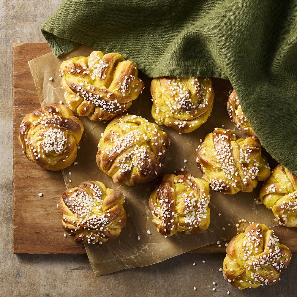 Saffransbullar med mandelmassa