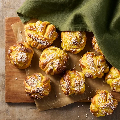 Saffransbullar med mandelmassa