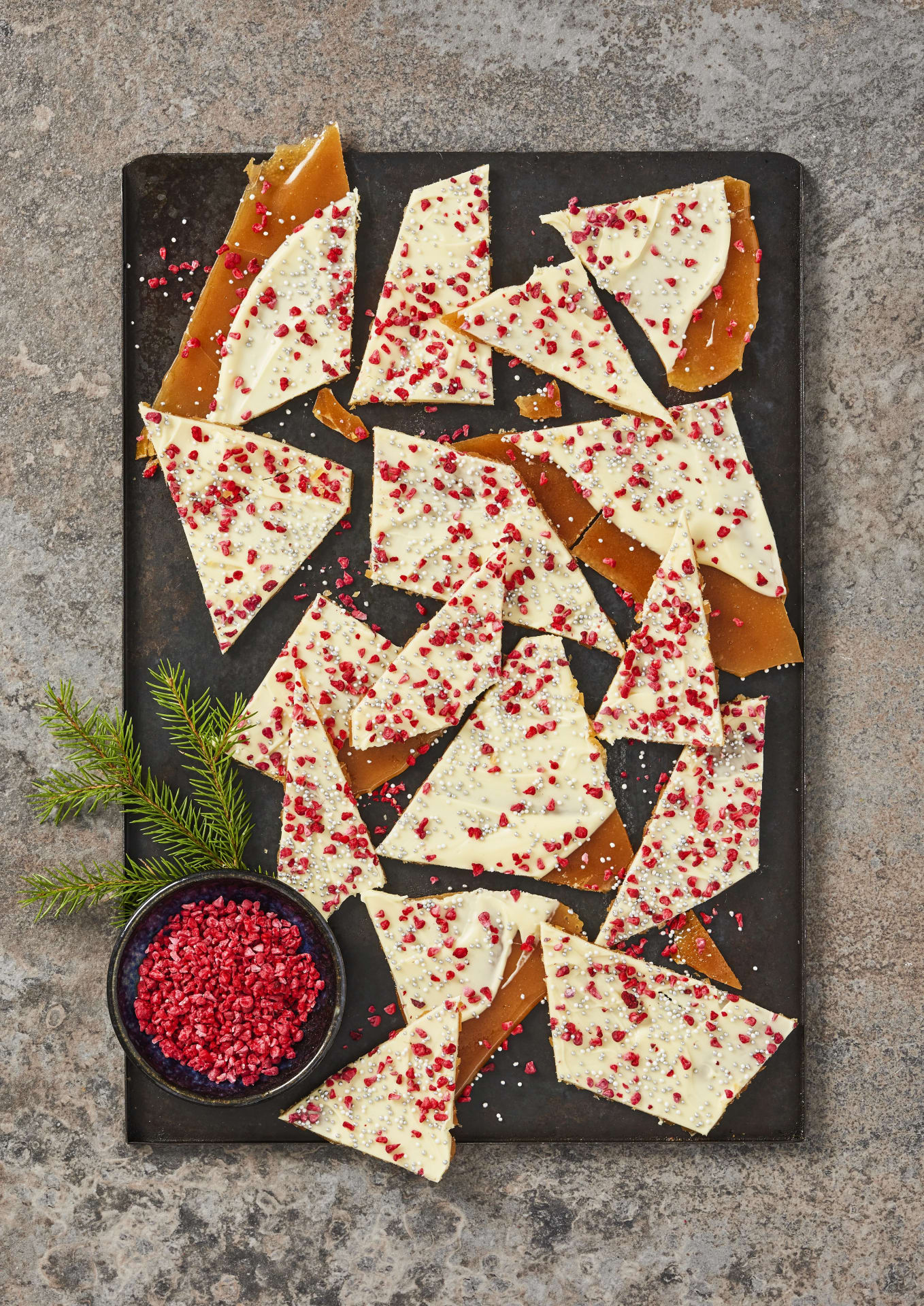 Knäckig vit chokladbräck