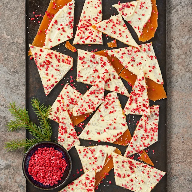 Knäckig vit chokladbräck