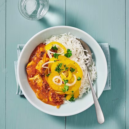 Halloumitikka masala med paprikasallad