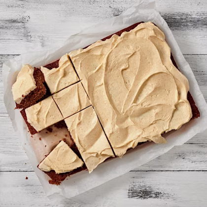 Mjuk pepparkaka med bryntsmör frosting