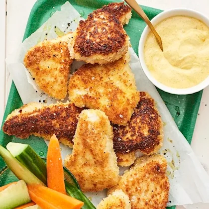 Crispy chicken nuggets med dipp