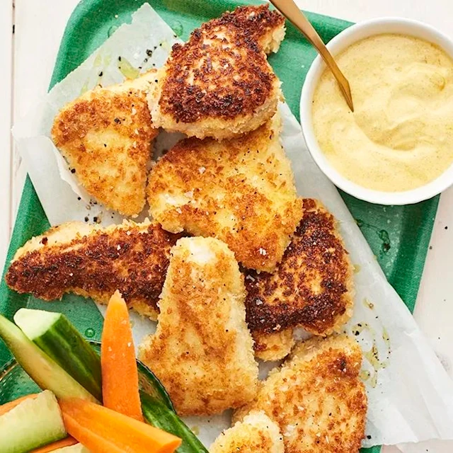 Crispy chicken nuggets med dipp