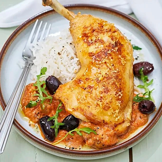 Vitlöksstekt kyckling med oliver och ruccola