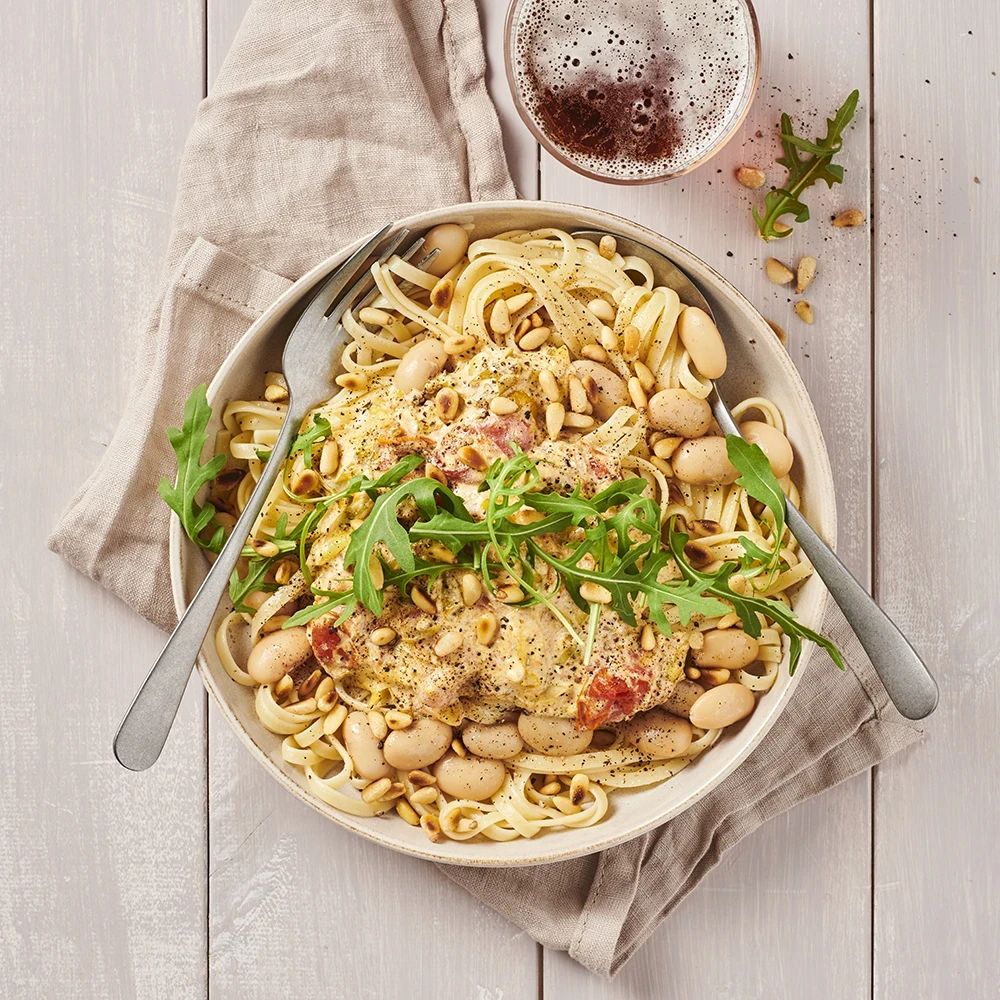 Bavettepasta med varm fetaost- och tomatkräm