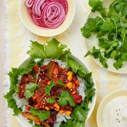 Bönchili med linser och picklad lök