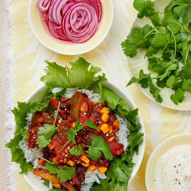 Bönchili med linser och picklad lök