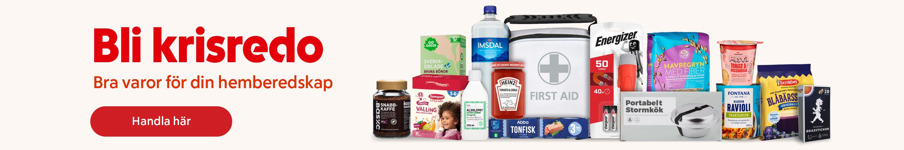 Produkter för hemberedskap, inklusive bruna bönor, vatten, första hjälpen-väska, batterier, barnmat, honung, ketchup, tonfisk och alsolsprit, med texten "Bli krisredo. Bra varor för din hemberedskap". Klicka för att handla.