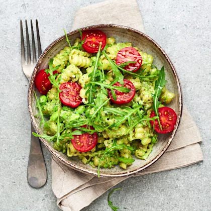 Pasta med broccolipesto och sojabönor