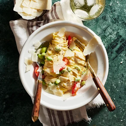 Pasta Alfredo med grädde och sojabönor