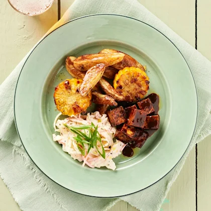 BBQ-tofu med coleslaw och majs