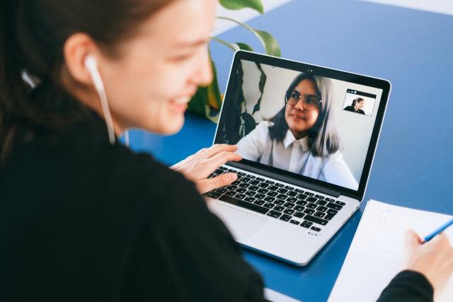 2020-12-09 – 5 Cara Efektif Guru Dapat Berkomunikasi Dengan Orang Tua Pelajar Jarak Jauh – Video Call