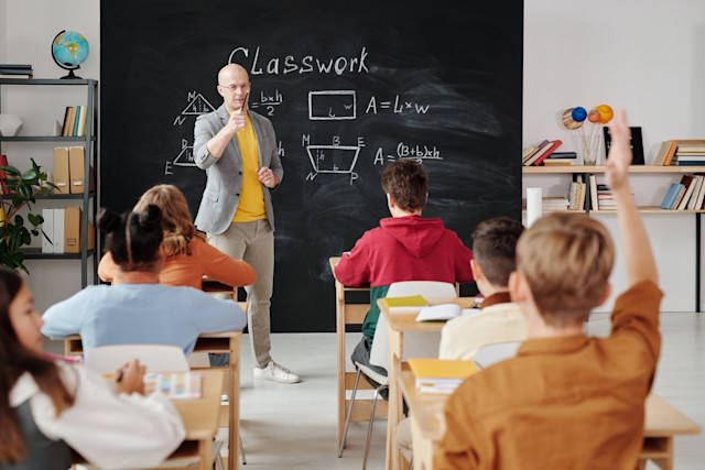 2020-12-09 – Ruang Kelas Hybrid: Menjembatani Kesenjangan Antara Pembelajaran Tatap Muka & Jarak Jauh – Ruang Kelas Tatap Muka