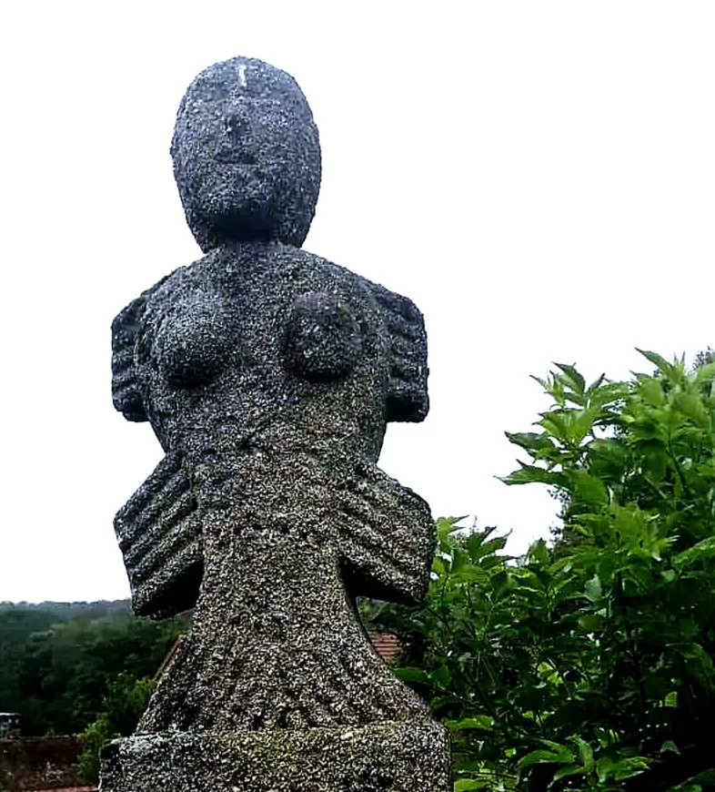 figure ailée ou femme poisson 