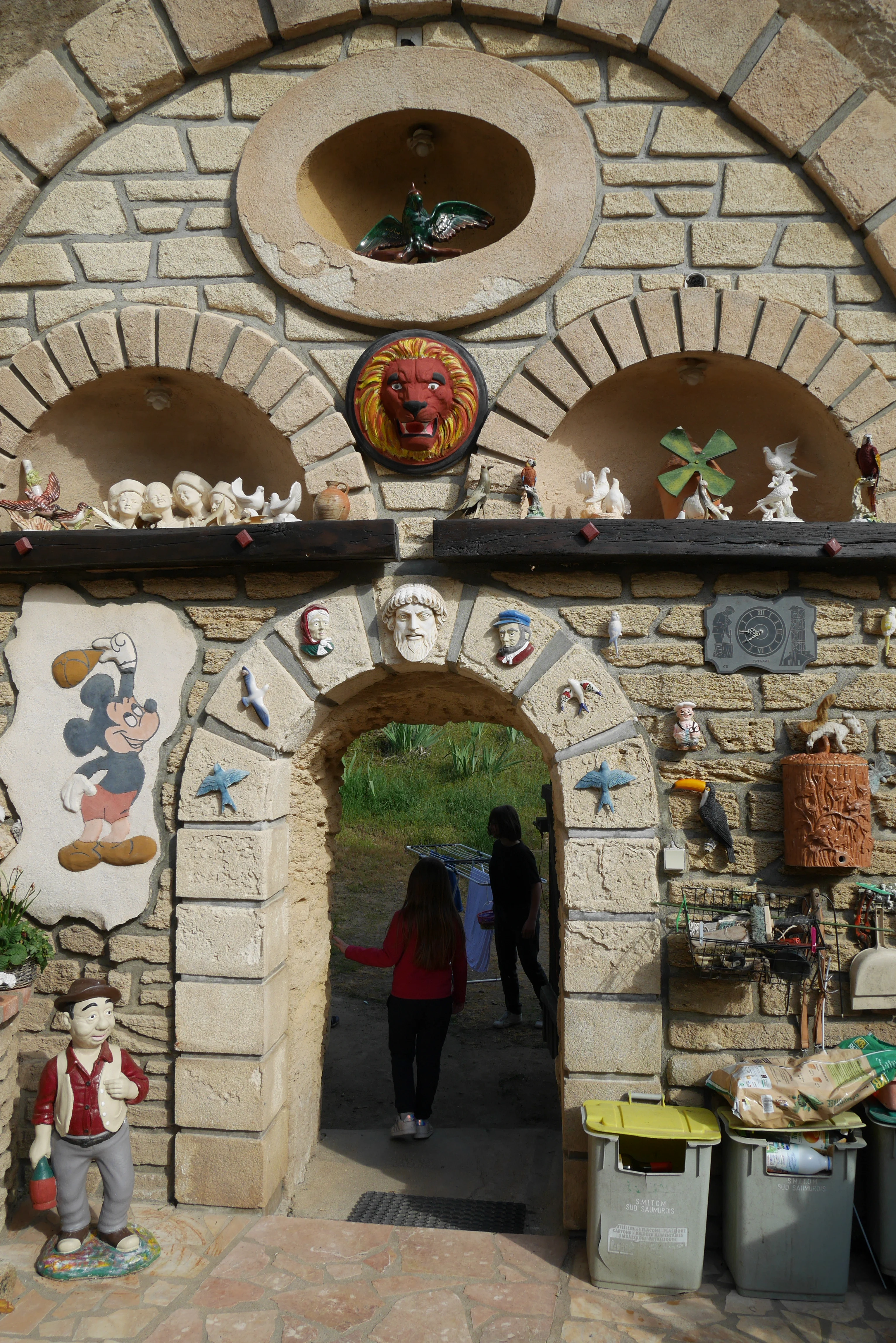 son premier Mickey. Photographie: Romain Perrot