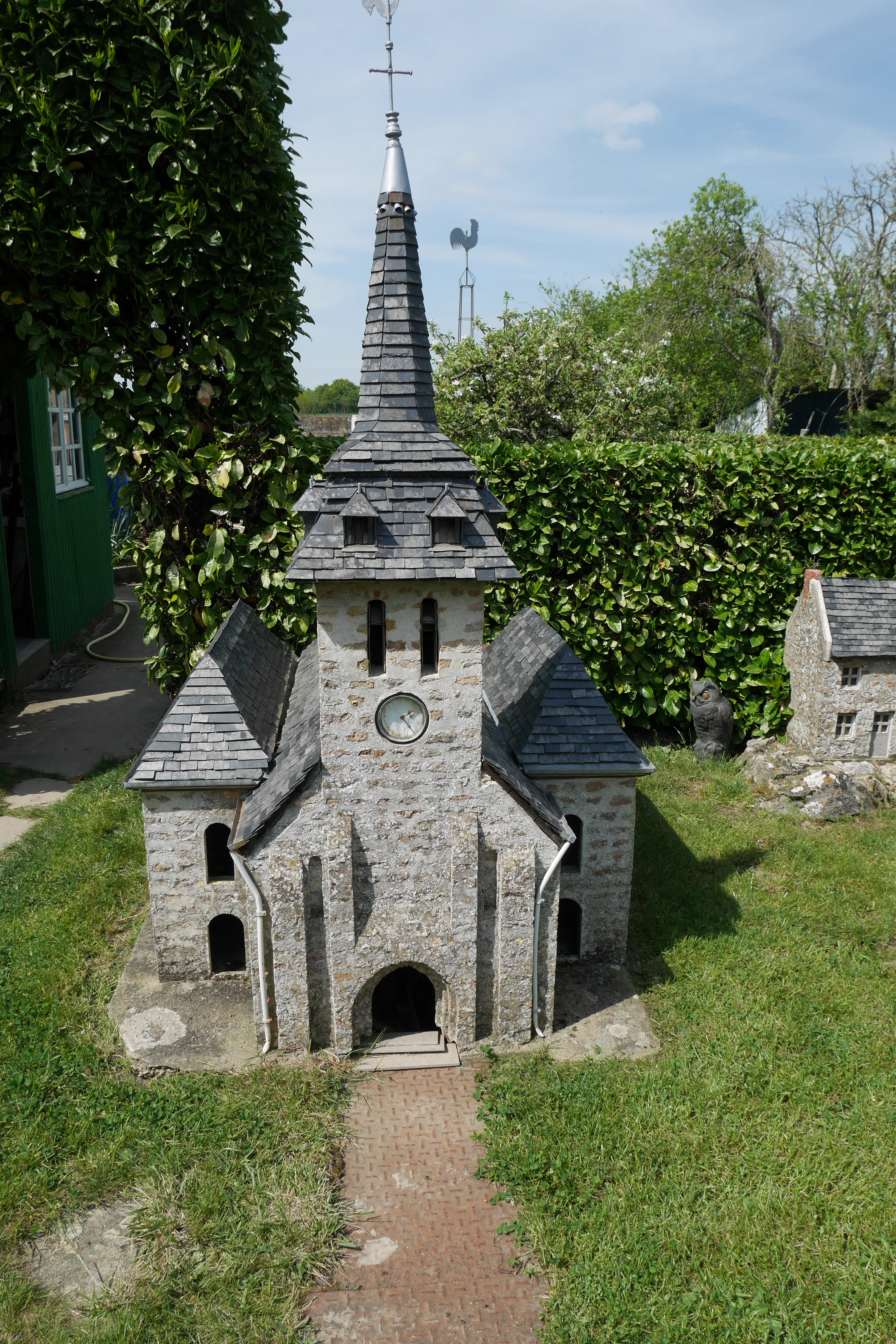 l'église St Pierre de Bierné. Photographie: Romain Perrot