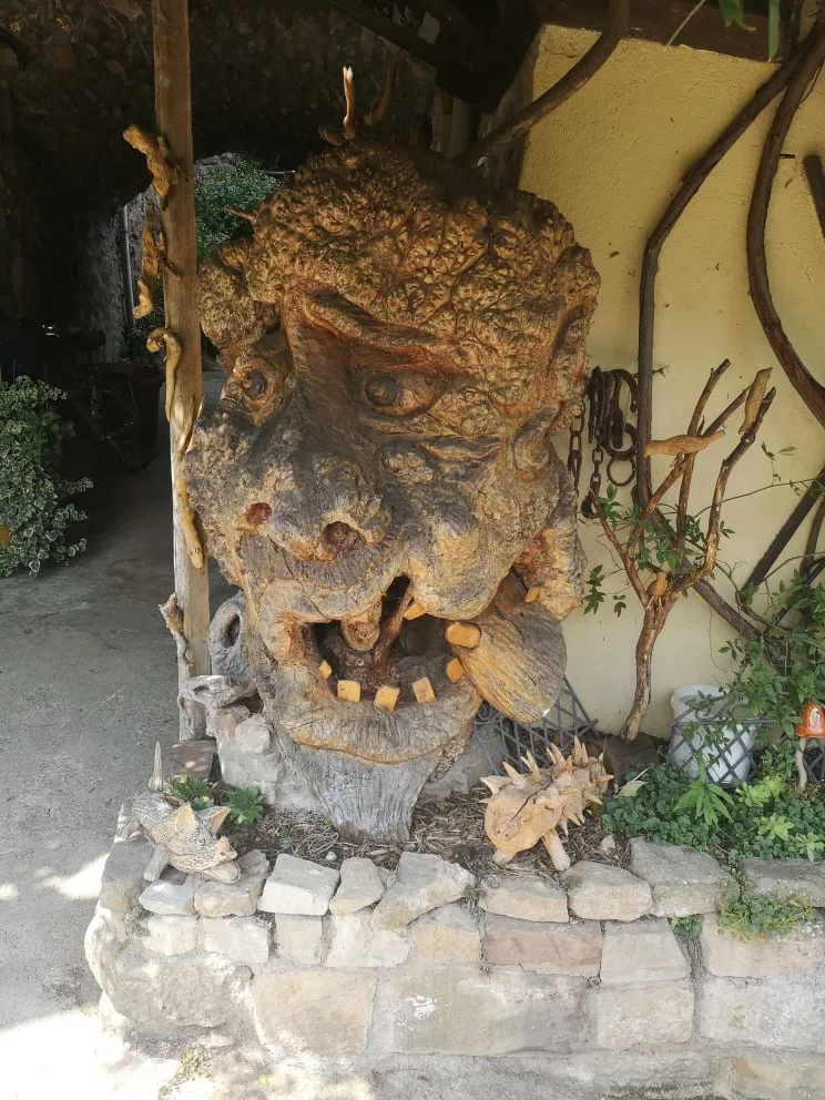 diablotin geant à l'entrée