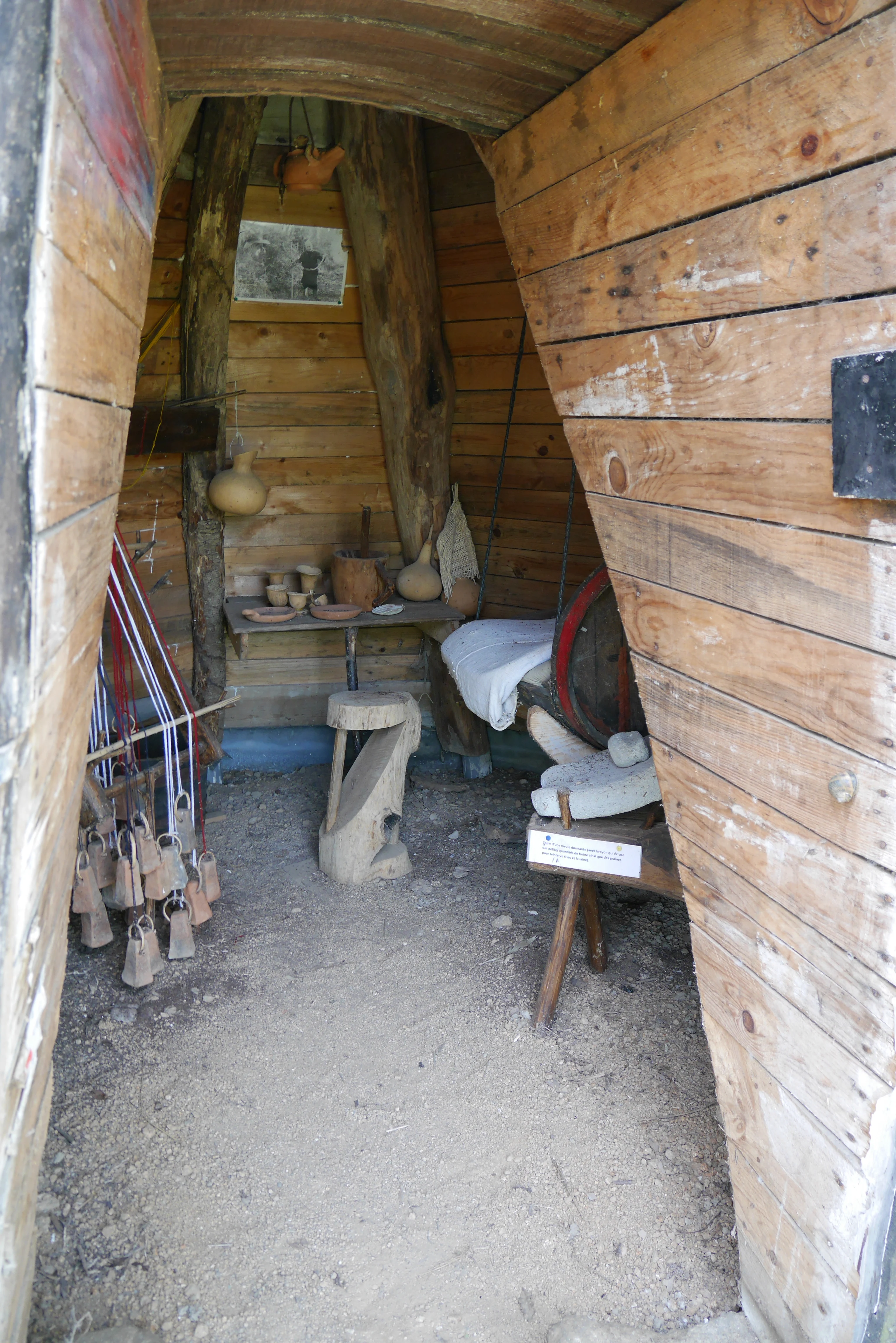 Tentative de reconstitution d'un habitat gaulois. Photographie: Romain Perrot