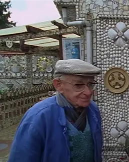 Photogramme extrait du film "Journeys into the Outside" de Martin Wallace avec Jarvis Cocker