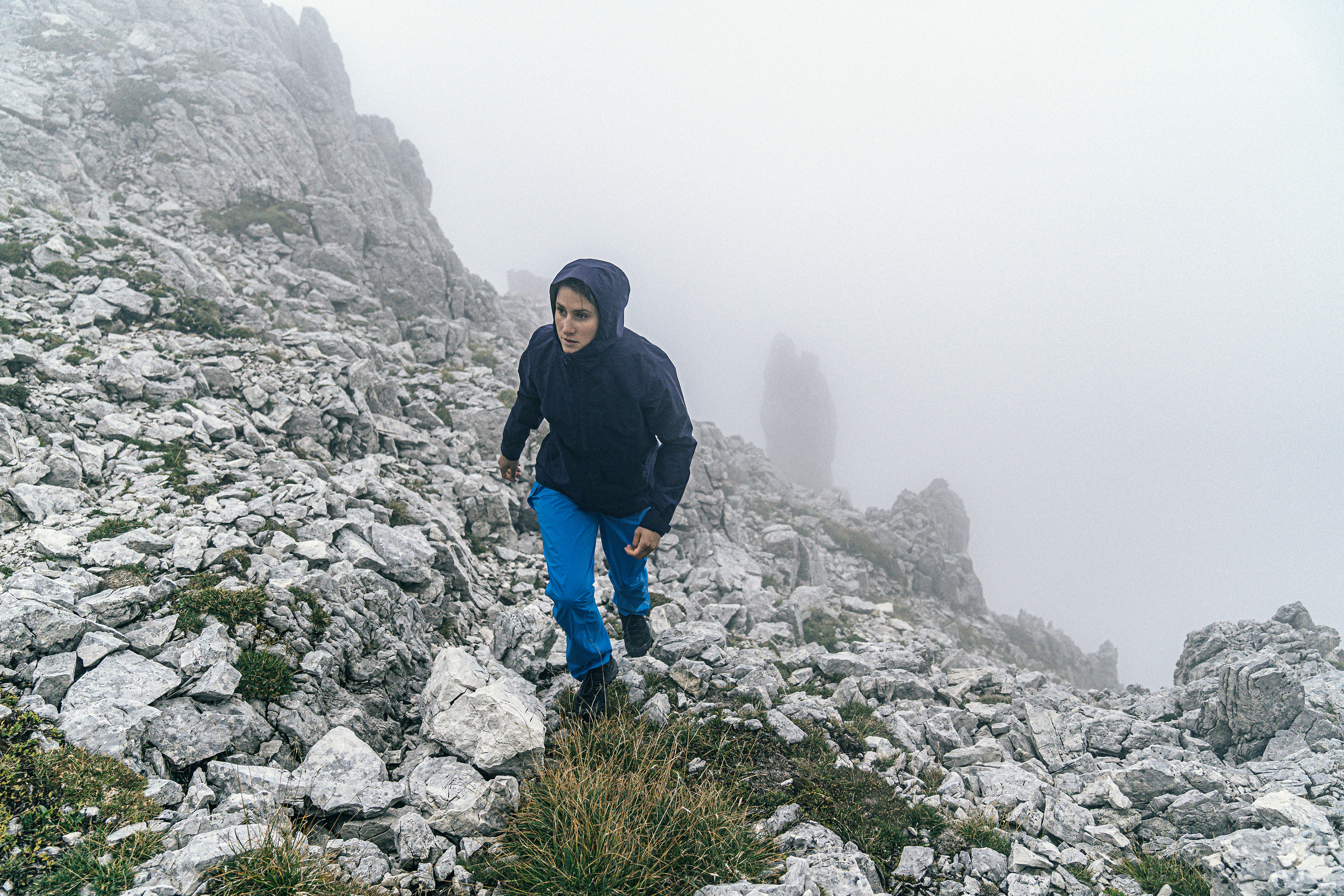 mammut albula in hooded jacket