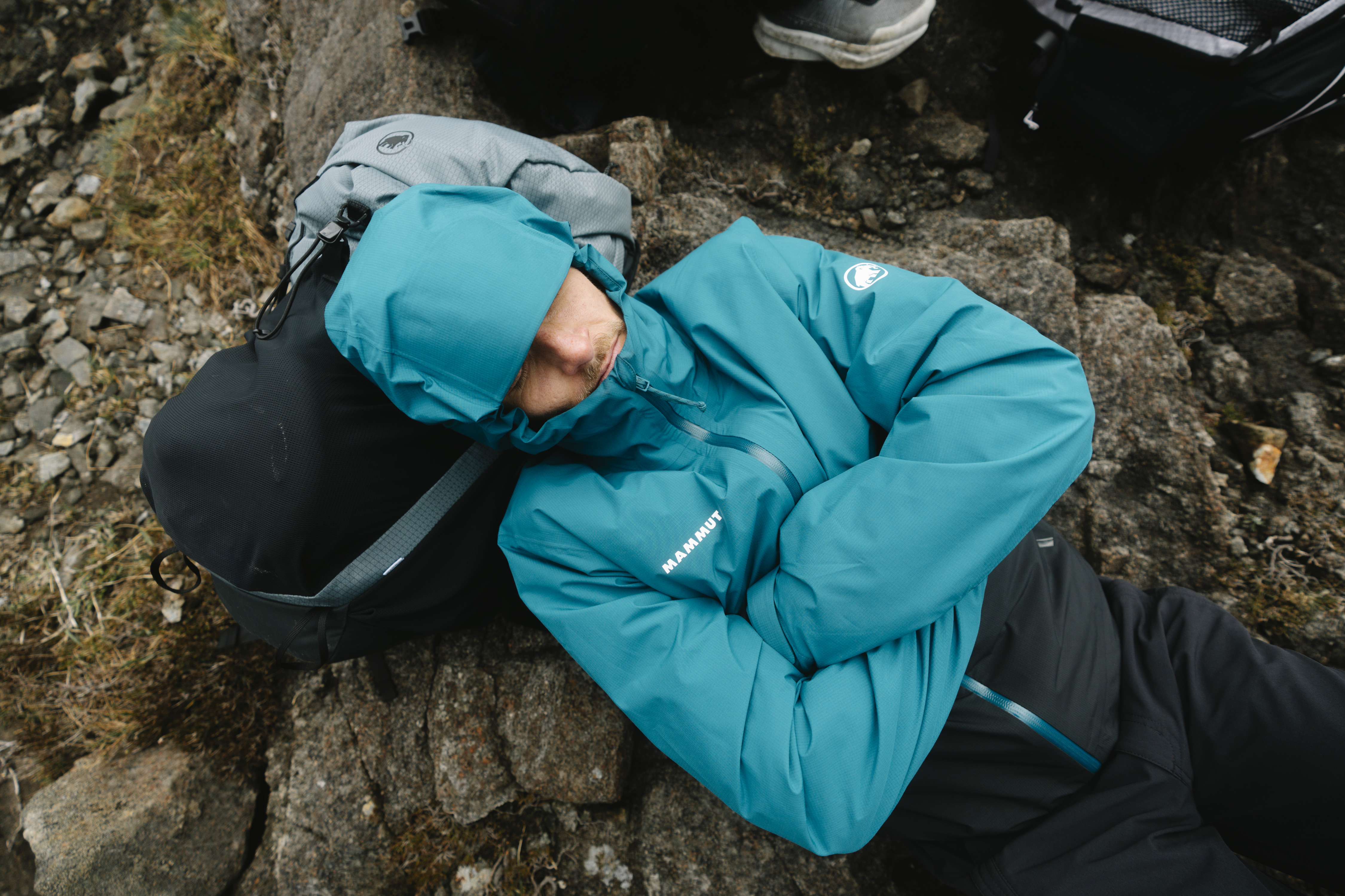 What is a hardshell jacket? » Everything you need to know | Mammut