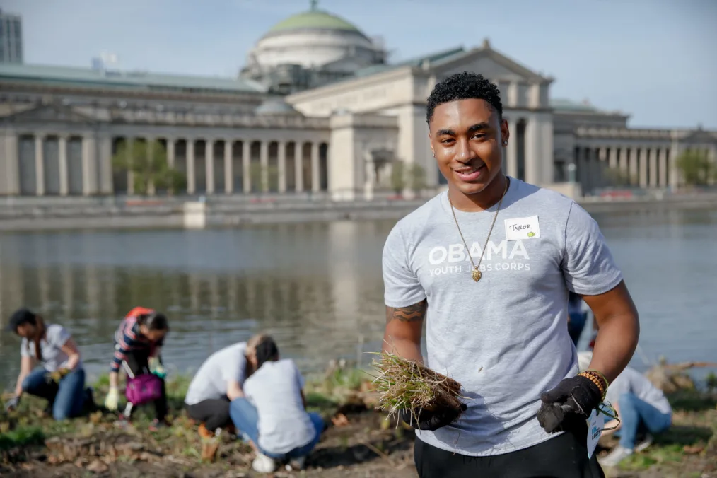 Foundation staff join neighbors and volunteers to plant local species in Jackson Park. 