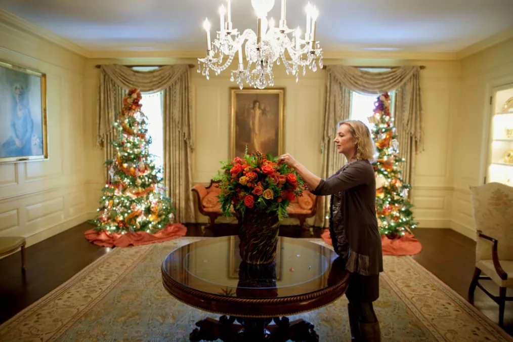White House Chief Floral Designer Laura Dowling arranges a bouquet 