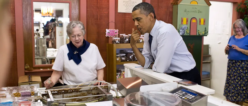 President Obama samples fudge offered by Squirrel's Den fudge shop