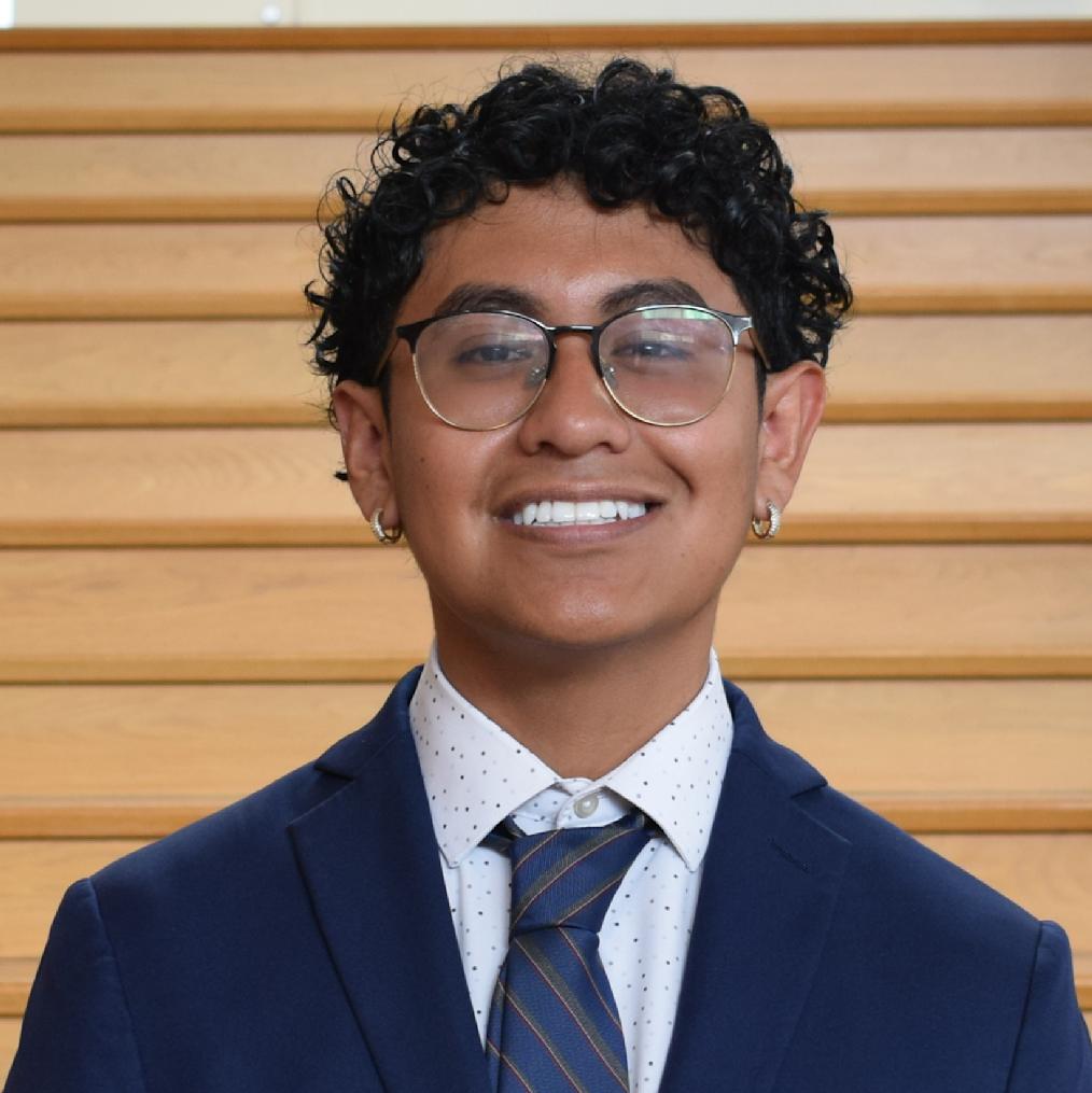 Headshot of Carlos Hernandez, 2025-2027 Voyager Scholarship Recipient