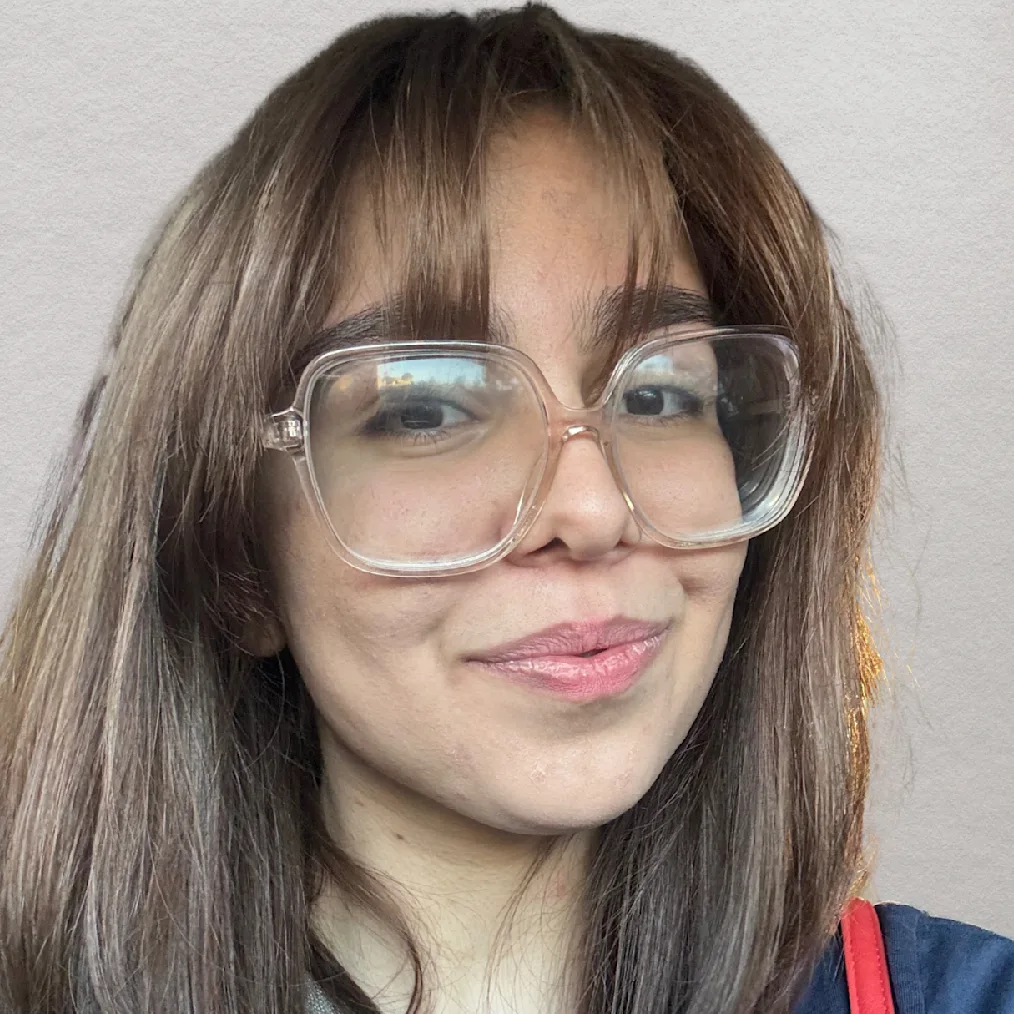 Headshot of Faria Tavacoli, 2025-2027 Voyager Scholarship Recipient