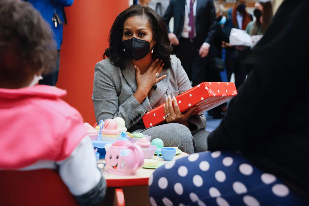 President and Mrs. Obama drop off holiday gifts to patients in the lobby of the University of Chicago Comer Children’s Hospital in Chicago, IL on December 3, 2021.