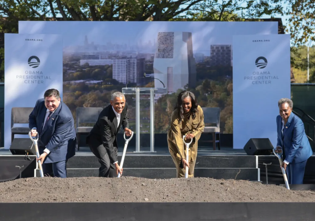 President and Mrs. Obama, Mayor Lightfoot, and Governor Pritzker shovel dirt out of the ground.