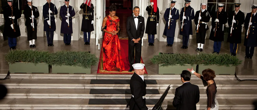 President Barack Obama and First Lady Michelle Obama welcome President Hu Jintao of China