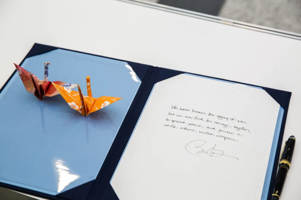 President Barack Obama signs the guest book at the Hiroshima Peace Memorial Museum in Hiroshima, Japan, May 27, 2016. 