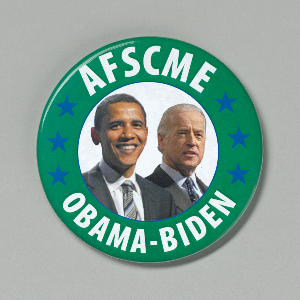 A green button with a photo of President Obama and Vice President Biden 