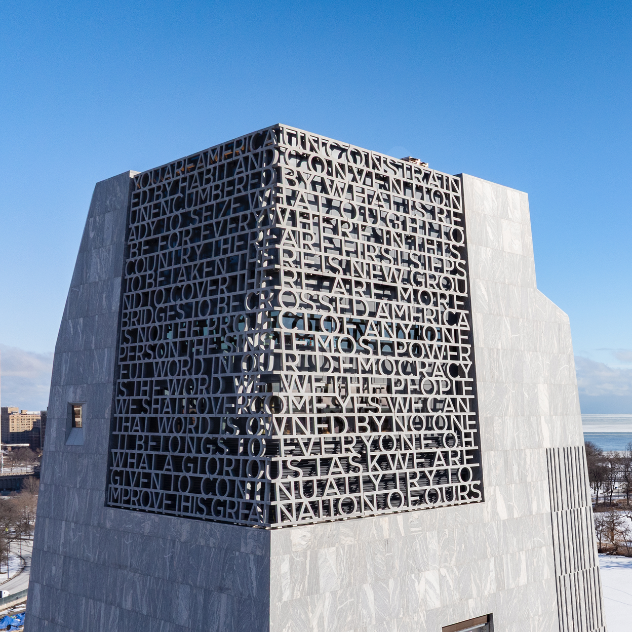 Center 1:1 Thumbnail