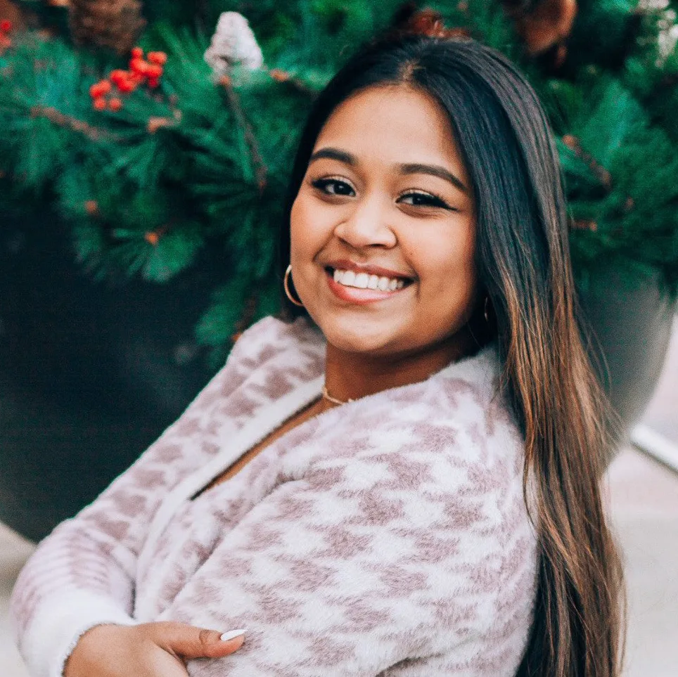 Headshot of Vinaya Sivakumar, 2025-2027 Voyager Scholarship Recipient