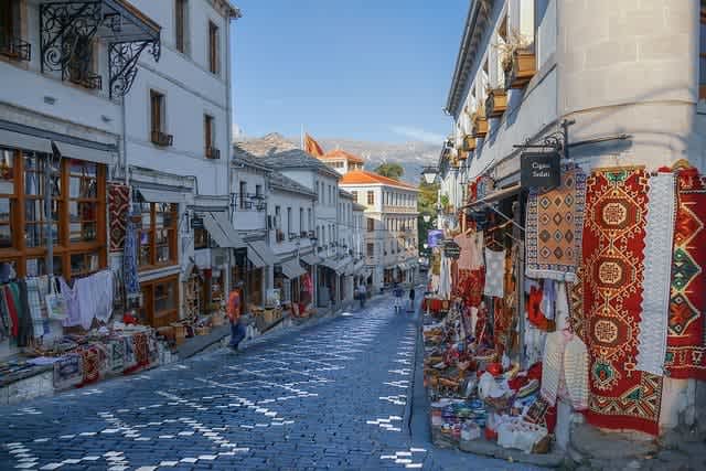 Tarifs pour envoyer un colis en Albanie.