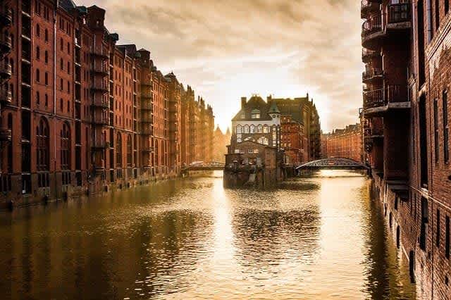 Paket nach Hamburg versenden, einfach und günstig mit Packlink.
