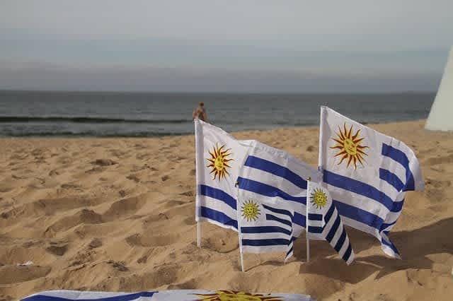 Was kostet ein paket nach Uruguay ?