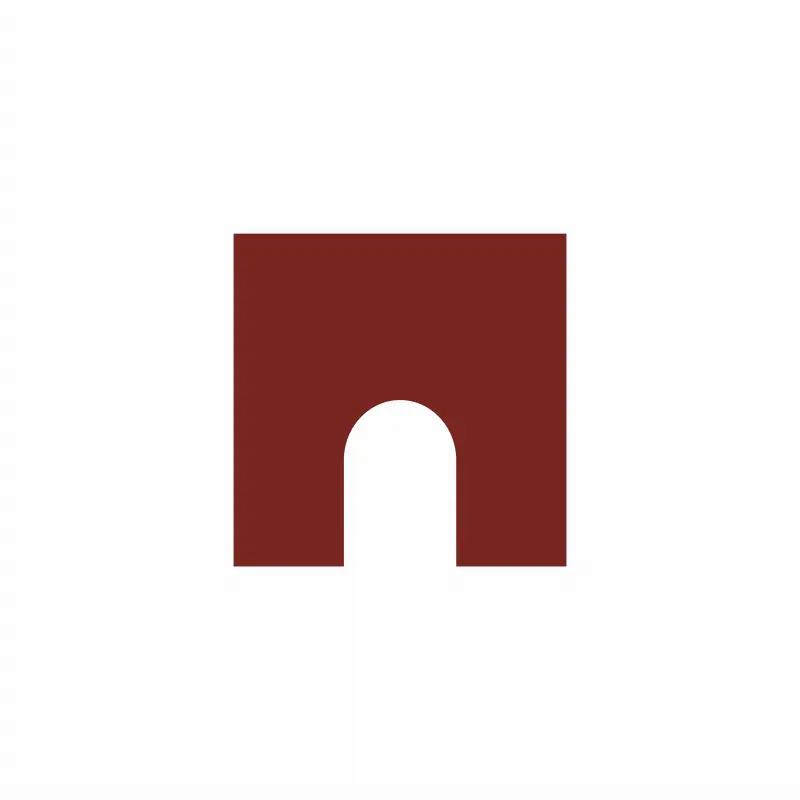 En rödbrun fyrkantig form med en vit valvbåge eller portöppning i mitten mot vit bakgrund. Figuren representerar Vend logga.