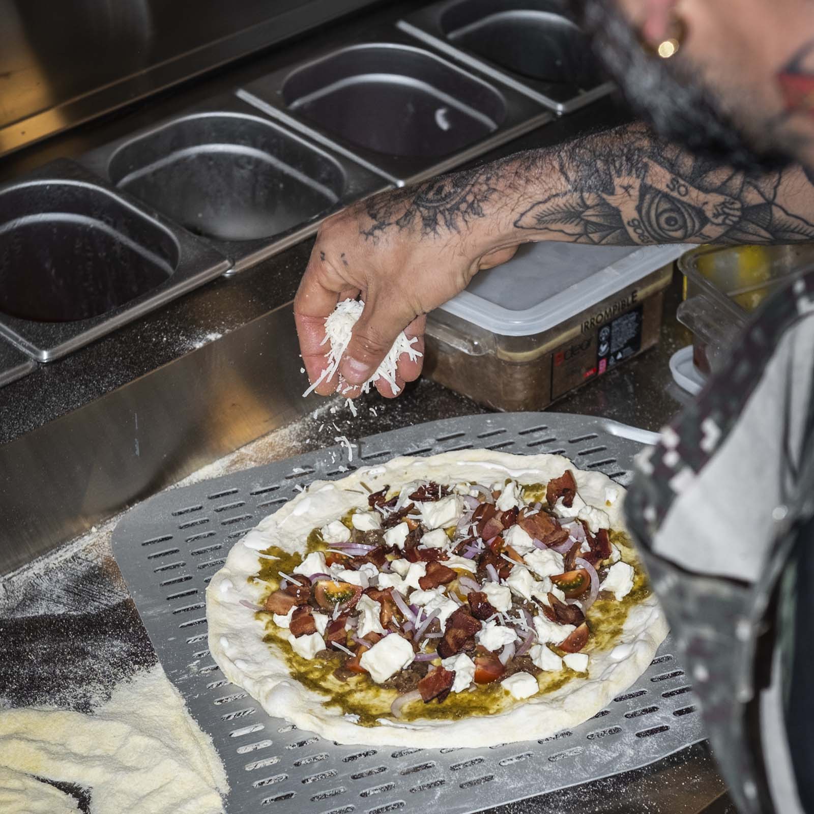 Snapshot: pizza-making in Lima