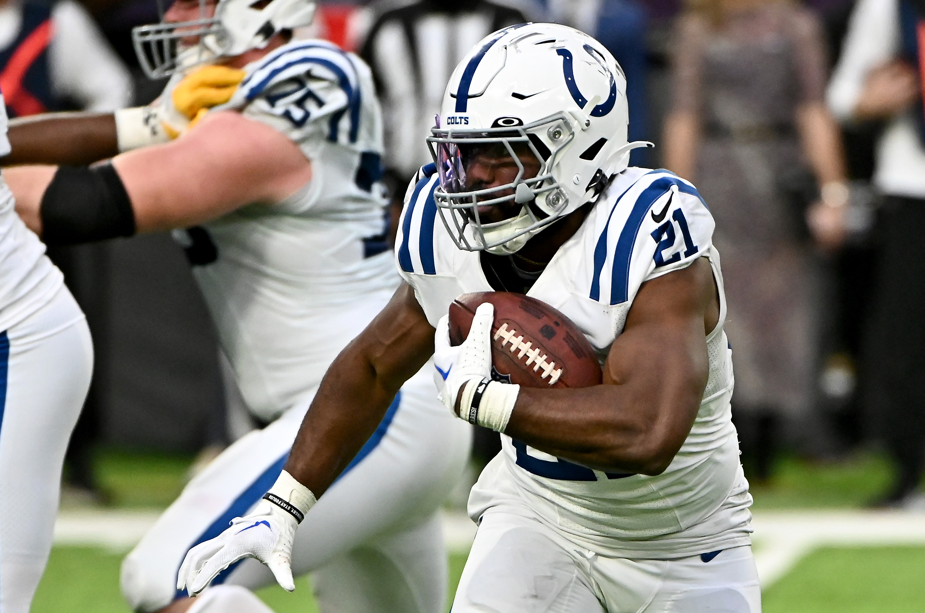 Colts' Zack Moss among top RB handcuffs in fantasy football