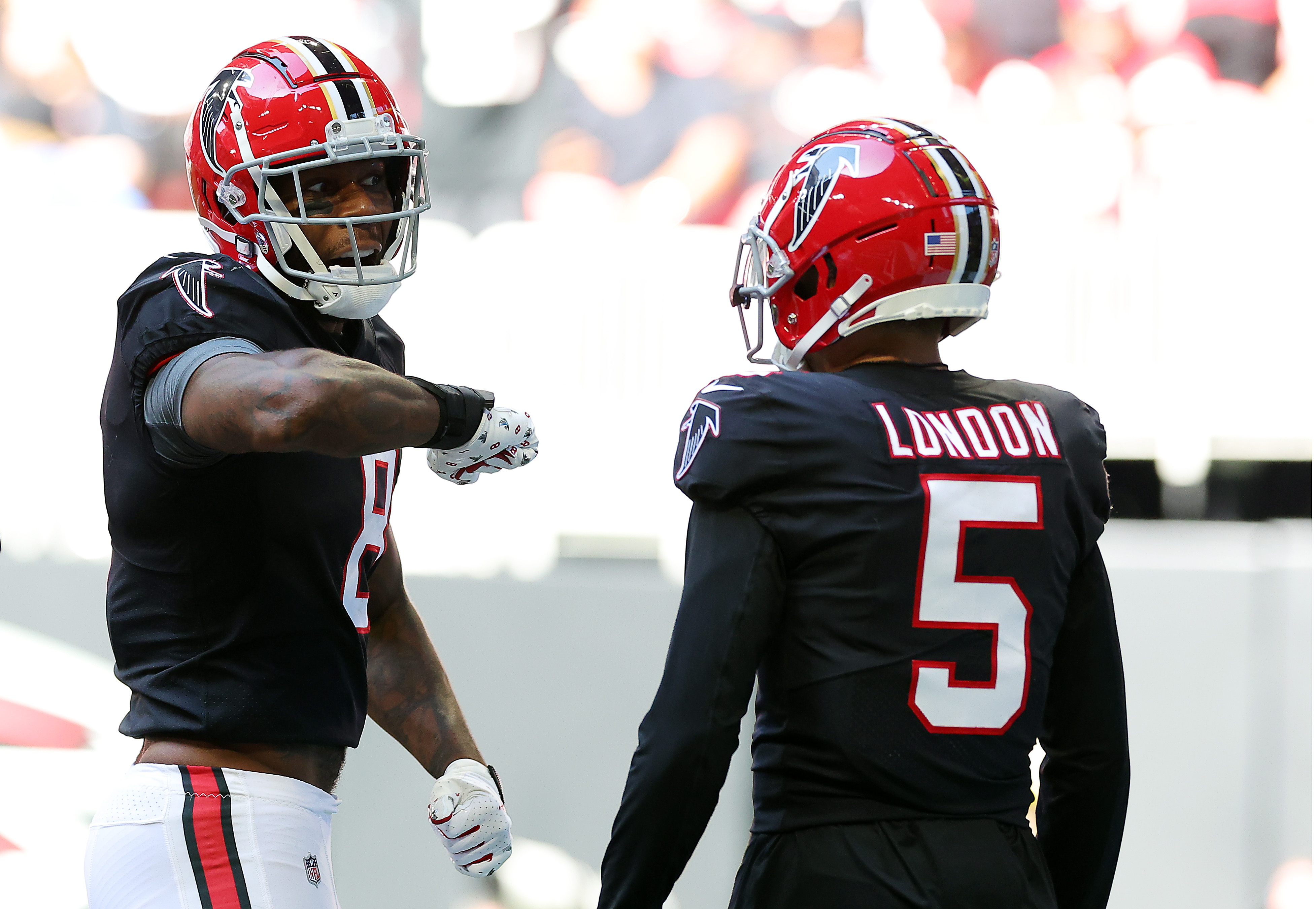 Falcons WR Mack Hollins catches deep ball from Taylor Heinicke