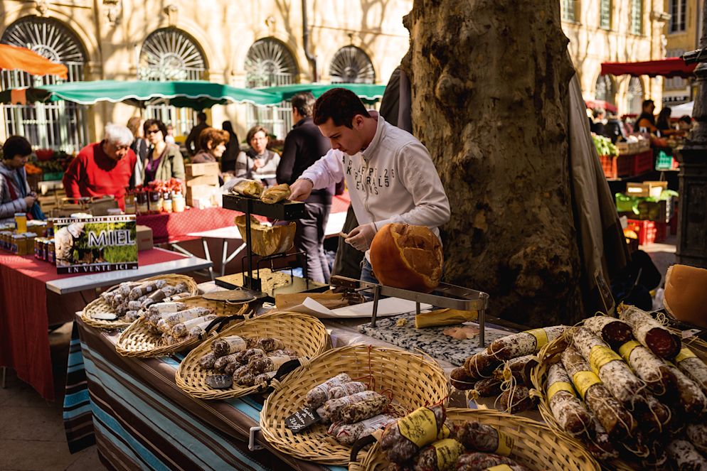 Auf den Märkten von Aix-en-Provence locken Delikatessen jeglicher Art.