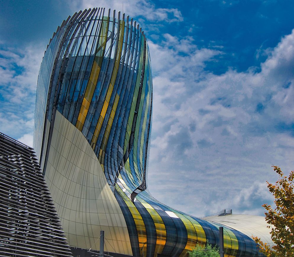 Die futuristische «Cité du Vin» ist das umfassendste und modernste Weinbaumuseum der Welt.