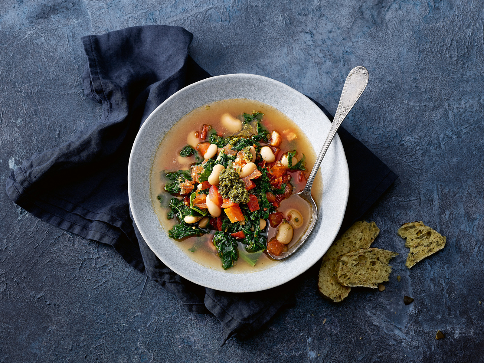 Bohnensuppe mit Federkohl - Annemarie Wildeisens KOCHEN